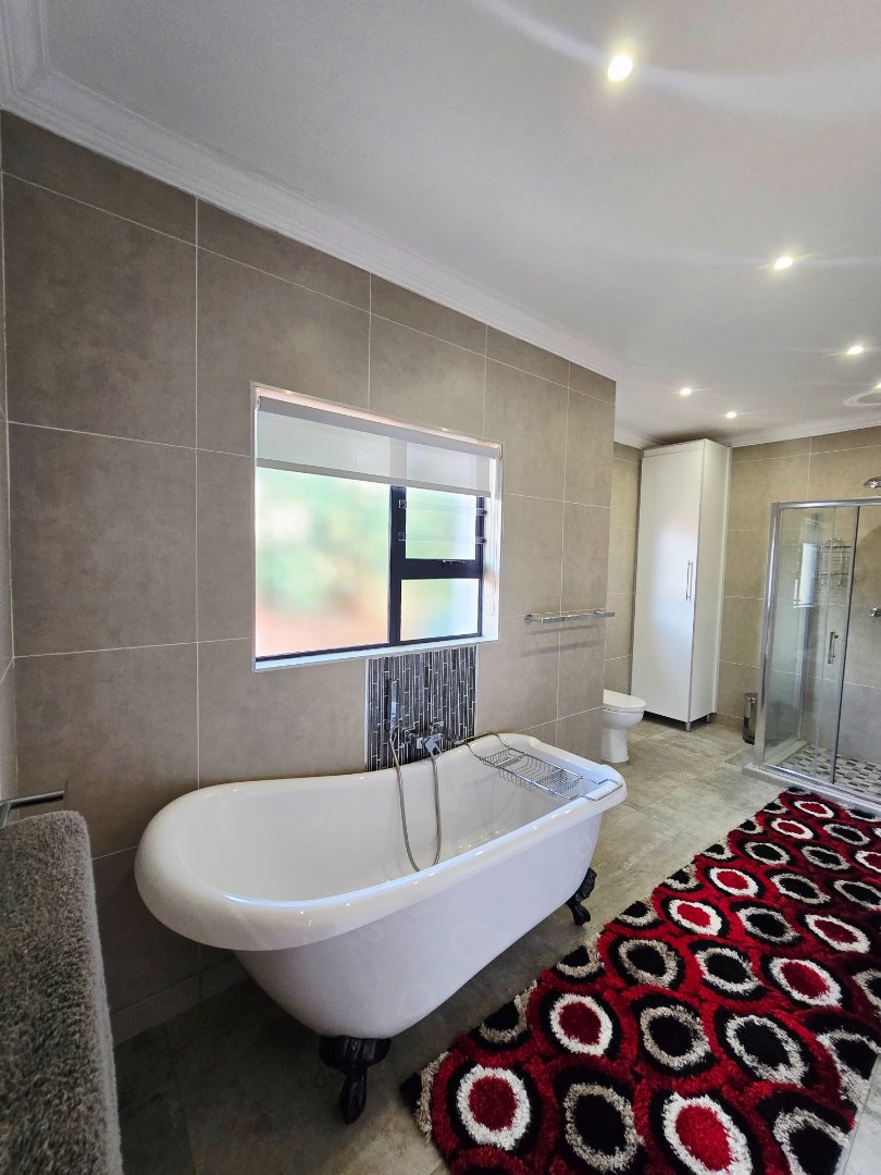 6 Bedroom Property for Sale in Wilkoppies North West